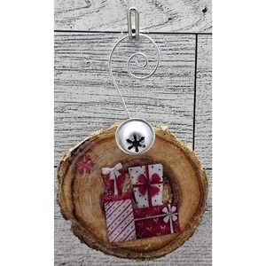 Cheerful Red and White Wood Ornament/Tag 2" RANDOM SELECTION (Set of 4)